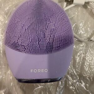 FOREO LUNA 4 Smart Facial Cleansing & Firming Device for Sensitive Skin